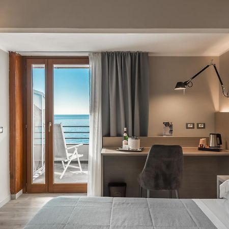 Hotel Porto Roca مونتيروسّو ال ماري المظهر الخارجي الصورة