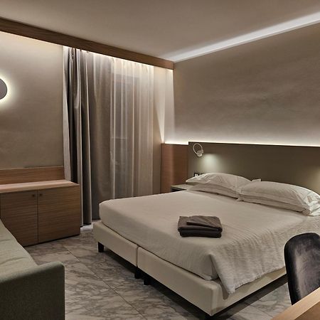 Hotel Porto Roca مونتيروسّو ال ماري المظهر الخارجي الصورة