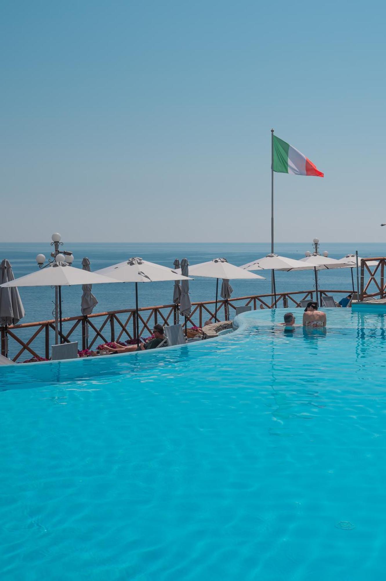 Hotel Porto Roca مونتيروسّو ال ماري المظهر الخارجي الصورة