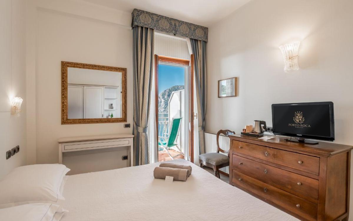 Hotel Porto Roca مونتيروسّو ال ماري المظهر الخارجي الصورة